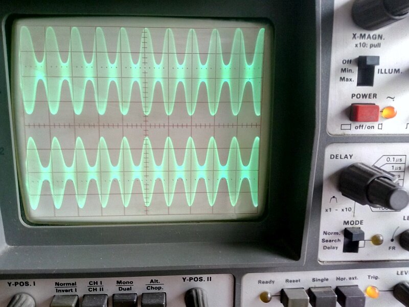 2 stations  750kHz et 1400 kHz modulés separement.jpg